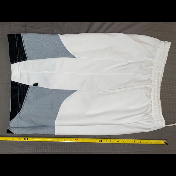 Retro Jordan shorts size large - Picture 2 of 4